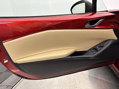 Used 2017 MAZDA MX-5 Miata RF Grand Touring image 26