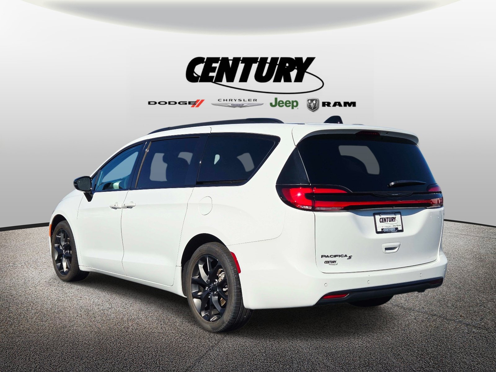 Used 2024 Chrysler Pacifica Touring-L w/ S Appearance Package FWD image 6