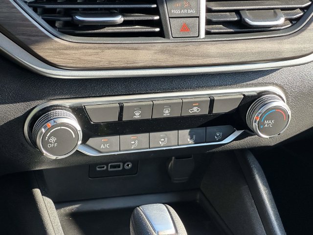 Used 2025 Nissan Altima 2.5 SV FWD image 19