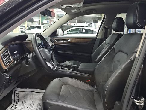 Used 2024 Volkswagen Atlas SE w/ Panoramic Sunroof Package AWD/4WD image 23