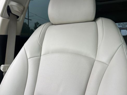 Used 2022 Buick Enclave Essence w/ Experience Buick Package FWD image 22