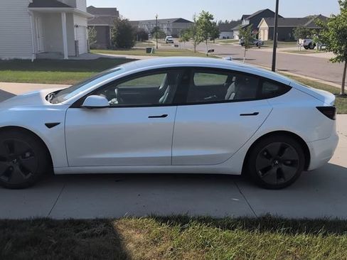 Used 2021 Tesla Model 3 Standard Range Plus RWD image 2