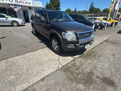 Used 2006 Ford Explorer XLT AWD/4WD image 3