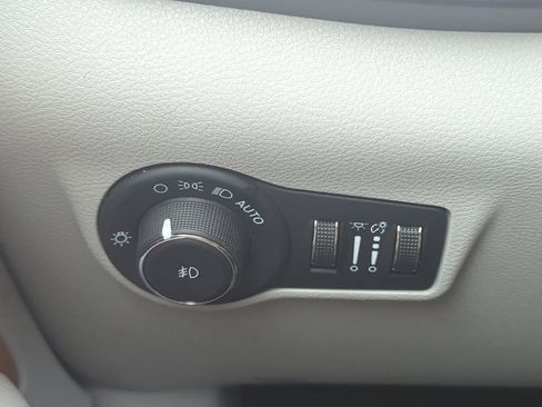 Used 2024 Jeep Compass Limited image 25