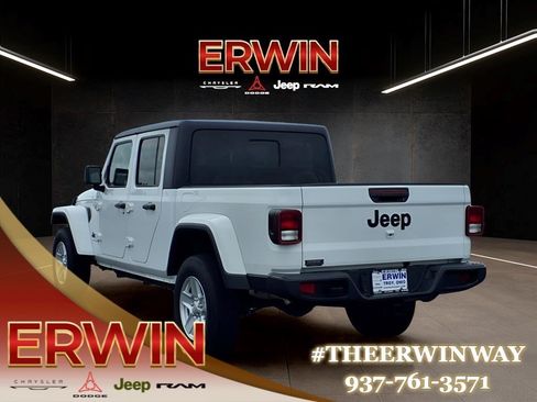 Used 2023 Jeep Gladiator Sport AWD/4WD image 11