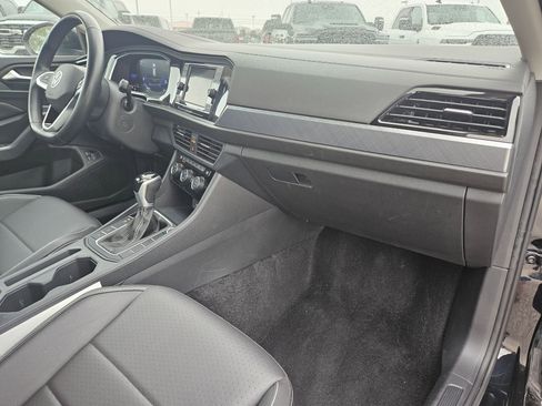Used 2024 Volkswagen Jetta SE image 28