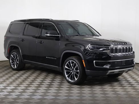 Used 2022 Jeep Wagoneer Series III w/ Premium Group I image 2