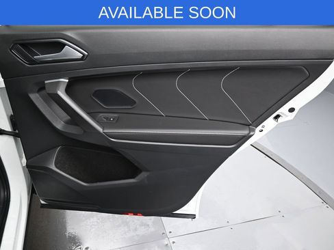 Used 2023 Volkswagen Tiguan SE R-Line image 34