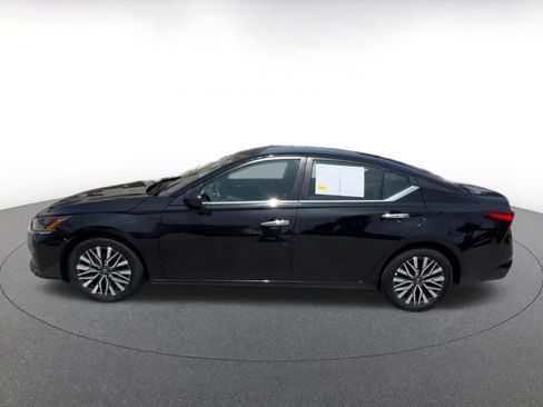 Used 2025 Nissan Altima 2.5 SV FWD image 7