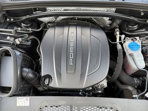 Used 2018 Porsche Macan AWD/4WD image 36