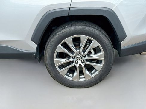 Used 2022 Toyota RAV4 XLE Premium AWD/4WD image 33