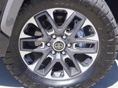 Used 2024 Toyota Tundra Limited AWD/4WD image 18
