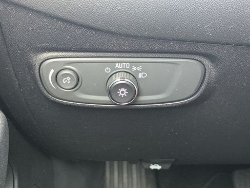 Used 2018 Chevrolet Equinox LT FWD image 21