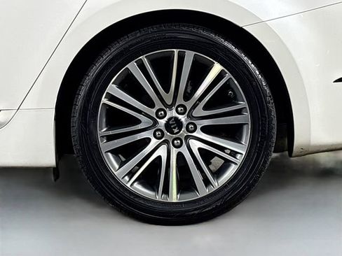 Used 2016 Kia Cadenza Premium w/ Luxury Package image 32