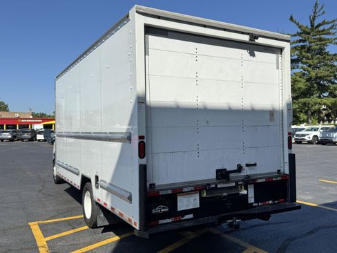 Used 2022 Ford E-350 and Econoline 350 Super Duty image 14