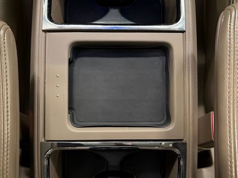 Used 2016 Chrysler Town & Country Touring-L image 32