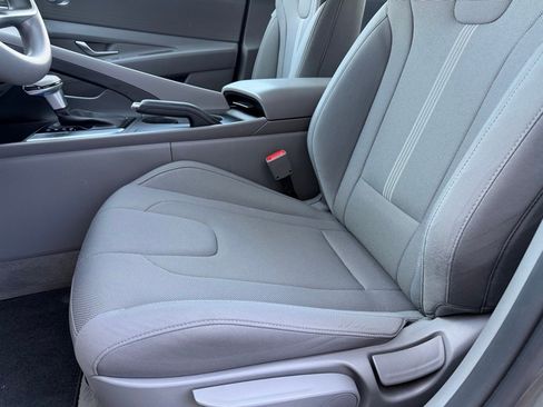 Certified 2025 Hyundai Elantra SE w/ Cargo Package image 10