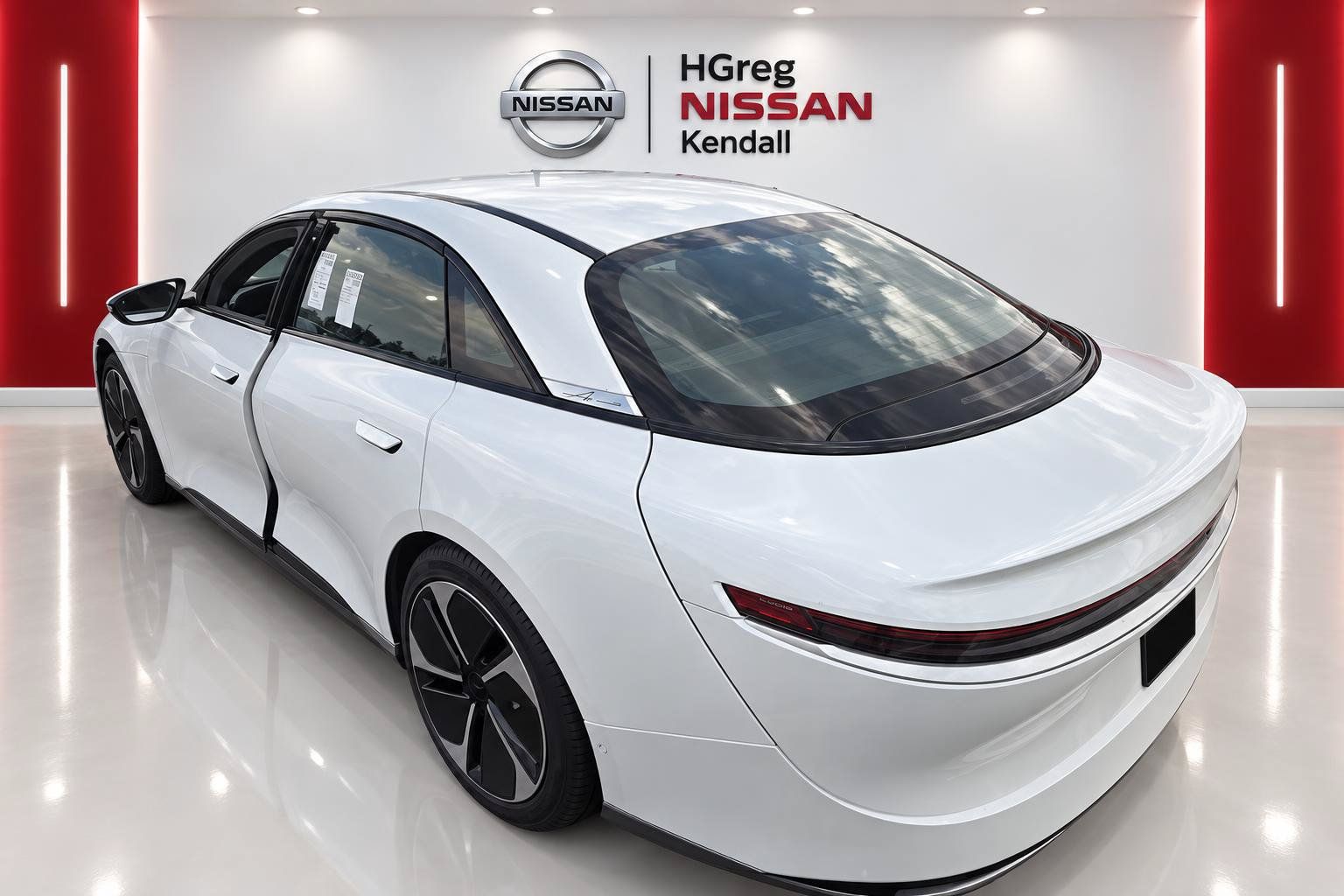 Used 2024 Lucid Air Touring AWD/4WD image 2