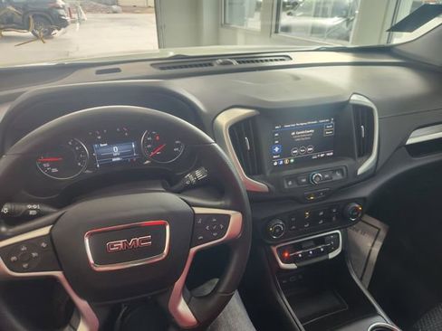 Used 2024 GMC Terrain SLE image 25