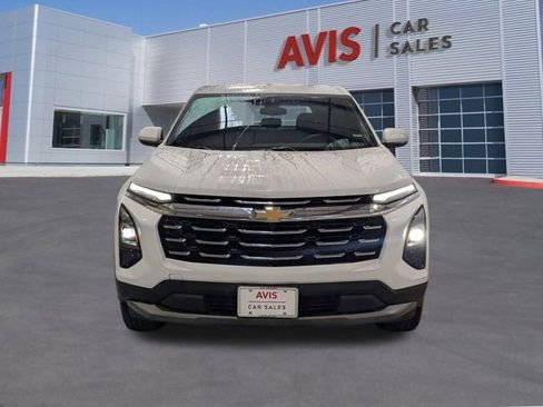 Used 2025 Chevrolet Equinox LT image 2