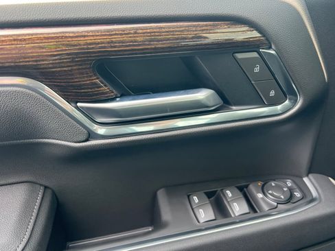 Used 2025 GMC Sierra 1500 Elevation image 8