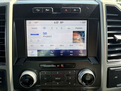 Used 2019 Ford F150 Lariat w/ Equipment Group 502A Luxury AWD/4WD image 20