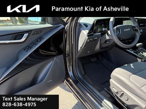 New 2025 Kia Niro SX image 17