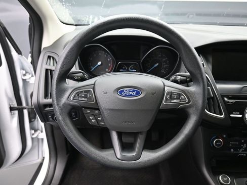 Used 2017 Ford Focus SEL image 15