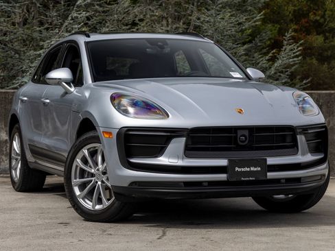 Certified 2026 Porsche Macan AWD/4WD image 6