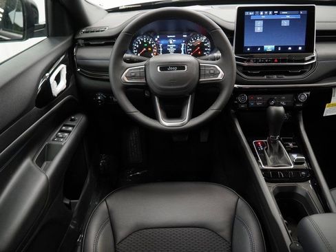 New 2026 Jeep Compass Latitude AWD/4WD image 18