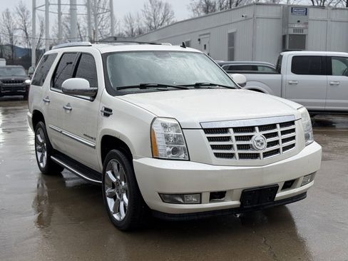 Used 2008 Cadillac Escalade AWD image 4
