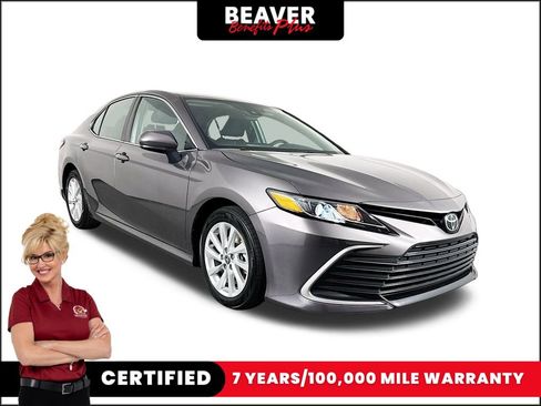 Used 2021 Toyota Camry LE image 1
