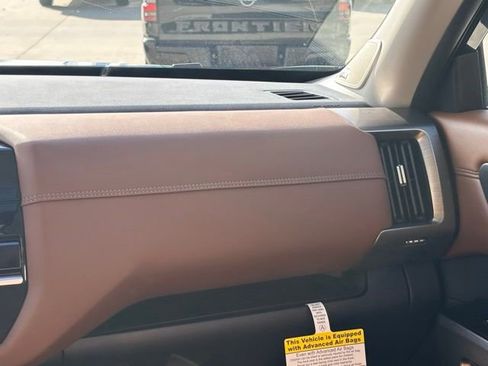 New 2025 Nissan Pathfinder Platinum w/ Black Appearance Package image 14