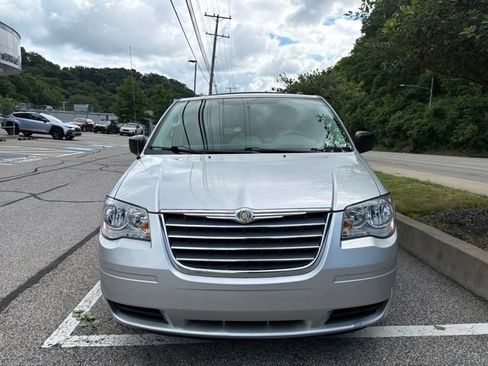 Used 2010 Chrysler Town & Country LX w/ PWR Convenience Group FWD image 3
