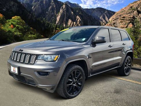Used 2018 Jeep Grand Cherokee Altitude AWD/4WD image 5
