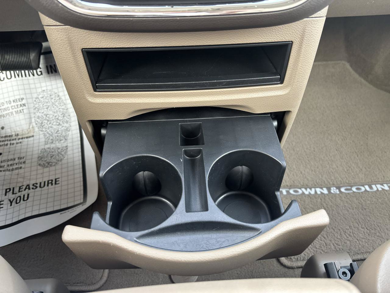 Used 2016 Chrysler Town & Country Touring w/ Driver Convenience Group FWD image 25