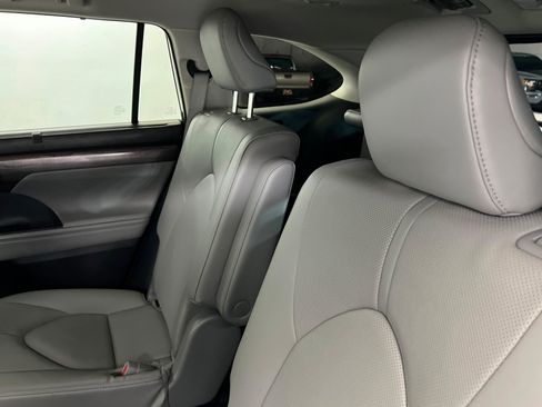 Used 2023 Toyota Highlander Limited AWD/4WD image 21