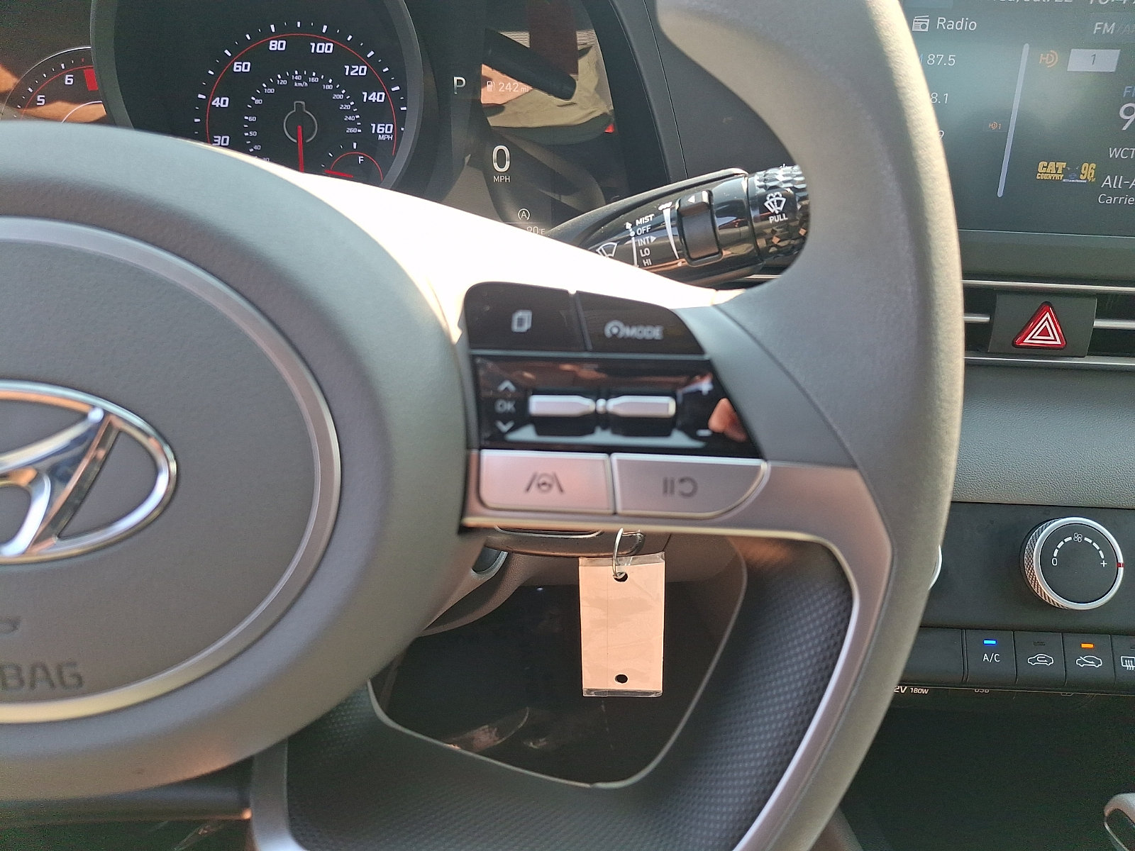 Used 2021 Hyundai Elantra SE FWD image 21