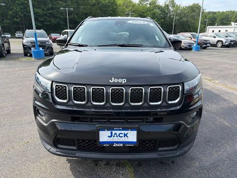 Used 2023 Jeep Compass Latitude w/ Convenience Group AWD/4WD image 2