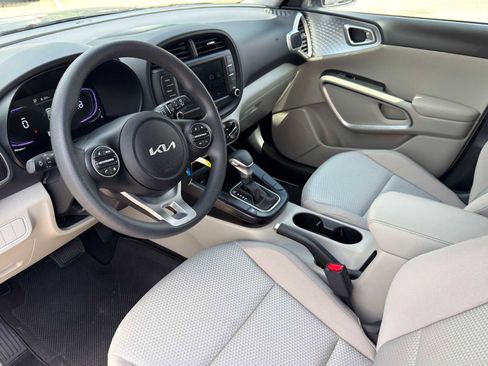 Certified 2025 Kia Soul LX FWD image 8
