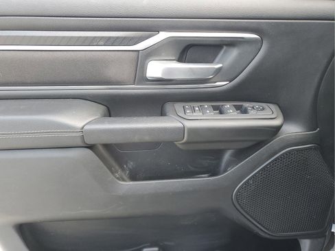 Certified 2025 RAM 1500 4x4 Crew Cab image 12