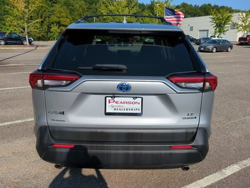 Used 2023 Toyota RAV4 LE AWD/4WD image 5