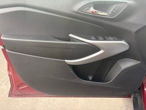 Certified 2025 Chevrolet Trax RS image 18