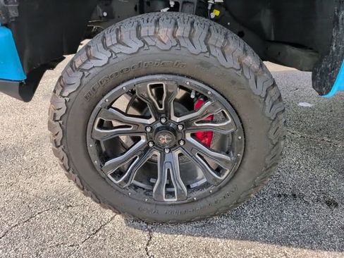 Certified 2023 GMC Sierra 1500 AT4 w/ AT4 Premium Package image 12