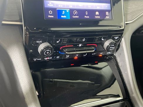 Used 2022 Jeep Grand Cherokee Limited image 14