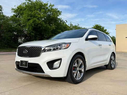 Used 2017 Kia Sorento SX image 2
