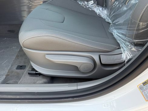 New 2026 Hyundai Elantra Hybrid FWD image 17