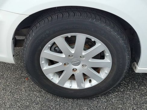 Used 2014 Chrysler Town & Country Touring FWD image 6