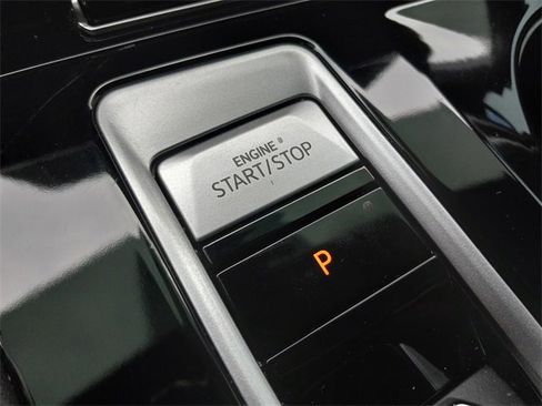 Used 2024 Volkswagen Atlas Cross Sport SE w/ Panoramic Sunroof Package image 22