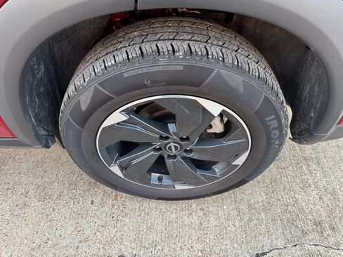 Used 2024 Nissan Rogue SV image 10